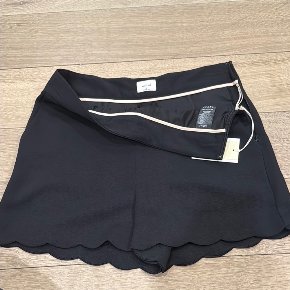 Aritzia Arbree Black High-Waist Scalloped Hem Shorts